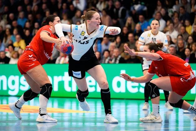 Handball, womens national match Germany Switzerland from left Tabea Schmid Switzerland , Nieke Kühne Kuehne Germany Goeppeingen EWS Arena Germany