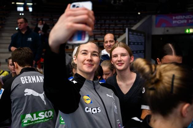 Handball, Womens international Germany Switzerland Goalkeeper Katharina Filter Germany Fankurve Fans Fanblock Goeppeingen EWS Arena Germany