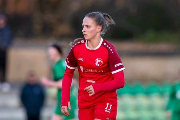 Regionalliga Nordost Frauen SV Eintracht Leipzig Süd vs 1 FFV Erfurt Leipzig 22 11 2025 Neele Gast 11 1 FFV Erfurt Regionalliga Nordost Frauen SV Eintracht Leipzig Süd vs 1 FFV Erfurt Südkampfbahn Leipzig Großfeld 1 22 11 2025 Copyright: xBEAUTIFULxSPORTS Duehringx