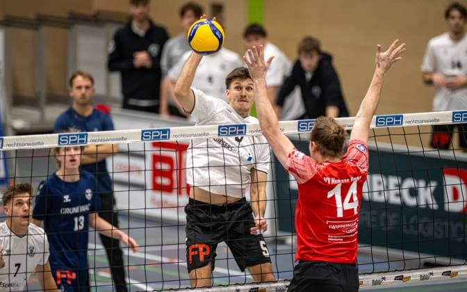 Volleyball, Season 2025 2026, 2 Bundesliga Nord, 22 11 2025, 08 Matchday, Men, TuB Bocholt white vs VV Human Essen red v l Tobias John TuB Bocholt , Moritz Finke VV Human Essen , Bocholt Sporthalle West Nordrhein Westfalen Germany 251122_vb_tub-bocholt_vv-human-essen_46442