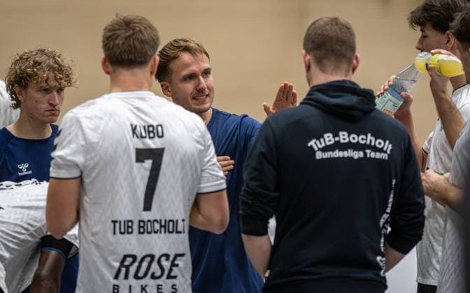 Volleyball, Season 2025 2026, 2 Bundesliga Nord, 22 11 2025, 08 Matchday, Men, TuB Bocholt white vs VV Human Essen red Max Ole Luebbert Coach TuB Bocholt , Bocholt Sporthalle West Nordrhein Westfalen Germany 251122_vb_tub-bocholt_vv-human-essen_46409