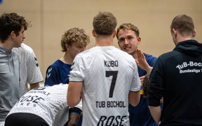 Volleyball, Season 2025 2026, 2 Bundesliga Nord, 22 11 2025, 08 Matchday, Men, TuB Bocholt white vs VV Human Essen red Max Ole Luebbert Coach TuB Bocholt , Bocholt Sporthalle West Nordrhein Westfalen Germany 251122_vb_tub-bocholt_vv-human-essen_46411