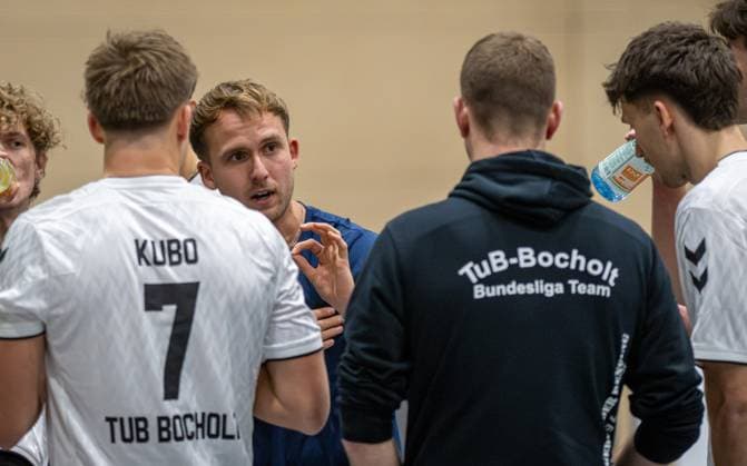 Volleyball, Season 2025 2026, 2 Bundesliga Nord, 22 11 2025, 08 Matchday, Men, TuB Bocholt white vs VV Human Essen red Max Ole Luebbert Coach TuB Bocholt , Bocholt Sporthalle West Nordrhein Westfalen Germany 251122_vb_tub-bocholt_vv-human-essen_46415