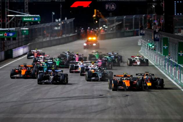 F1 - LAS VEGAS GRAND PRIX 2025 Start of the race, 04 NORRIS Lando (gbr), McLaren F1 Team MCL39, 01 VERSTAPPEN Max (nld), Red Bull Racing RB21, action during the 2025 Formula 1 Las Vegas Grand Prix, 22th round of the 2025 FIA Formula One World Championship, WM, Weltmeisterschaft from November 21 to 23, 2025 on the Las Vegas Strip Circuit, in Paradise, Nevada, United States of America - ParadiseUnited States Copyright: xJoaoxFilipex