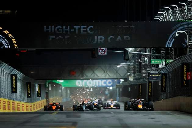 F1 - LAS VEGAS GRAND PRIX 2025 Start of the race, 01 VERSTAPPEN Max (nld), Red Bull Racing RB21, action during the 2025 Formula 1 Las Vegas Grand Prix, 22th round of the 2025 FIA Formula One World Championship, WM, Weltmeisterschaft from November 21 to 23, 2025 on the Las Vegas Strip Circuit, in Paradise, Nevada, United States of America - ParadiseUnited States Copyright: xEricxAlonsox