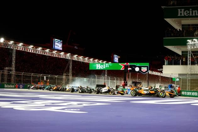 LAS VEGAS, NV - NOVEMBER 22: Lando Norris, driver of the 4 McLaren leads the field as a crash develops in the back on lap one during to the the Formula 1 Las Vegas Grand Prix on November 22, 2025 on the Las Vegas Strip Circuit in Las Vegas, Nevada.(Photo by Jeff Speer Icon Sportswire) AUTO: NOV 22 F1 Las Vegas Grand Prix EDITORIAL USE ONLY Icon2511220561