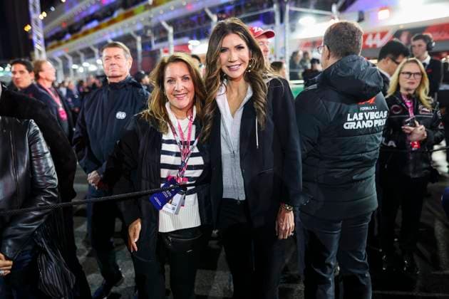 F1 - LAS VEGAS GRAND PRIX 2025 Mike Spagnola (CEO of SEMA), portrait wife during the 2025 Formula 1 Las Vegas Grand Prix, 22th round of the 2025 FIA Formula One World Championship, WM, Weltmeisterschaft from November 21 to 23, 2025 on the Las Vegas Strip Circuit, in Paradise, Nevada, United States of America - ParadiseUnited States  Copyright: xJoaoxFilipex