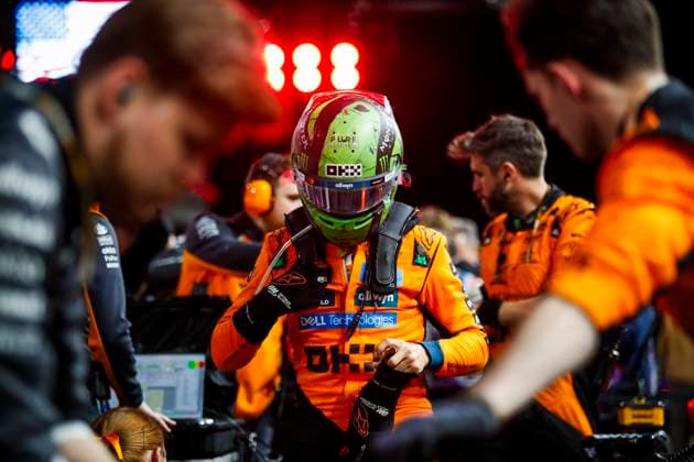 F1 - LAS VEGAS GRAND PRIX 2025 NORRIS Lando (gbr), McLaren F1 Team MCL39, portrait on the grid during the 2025 Formula 1 Las Vegas Grand Prix, 22th round of the 2025 FIA Formula One World Championship, WM, Weltmeisterschaft from November 21 to 23, 2025 on the Las Vegas Strip Circuit, in Paradise, Nevada, United States of America - ParadiseUnited States  Copyright: xJoaoxFilipex