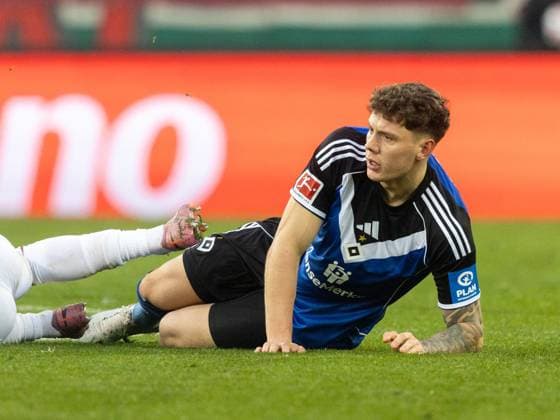 Hamburgs 21 Nicolai REMBERG Soccer Augsburg Hamburg 1 0 Soccer Bundesliga, FC Augsburg Hamburger SV, 11 Matchday, Season 2025 2026, on 22 11 2025 in Augsburg, W W K A R E N A, Germany Source Copyright Credit Oryk HAIST xFUSSBALL-AUGSBURG-HAMBURGx