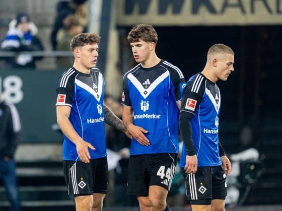 Hamburgs disappointed 21 Nicolai REMBERG, 44 Luka VUSKOVIC and 28 Miro MUHEIM after the end of the match Football Augsburg Hamburg 1 0 Bundesliga, FC Augsburg Hamburger SV, Matchday 11, Season 2025 2026, on 22 11 2025 in Augsburg, W W K A R E N A, Germany Source Copyright Credit Oryk HAIST xFUSSBALL-AUGSBURG-HAMBURGx