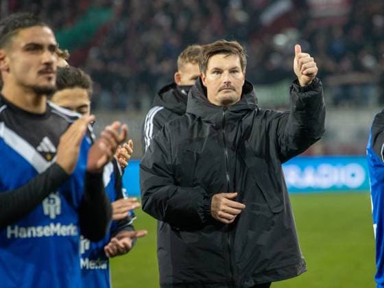 Hamburg coach Merlin POLZIN after the end of the match Soccer Augsburg Hamburg 1 0 Soccer Bundesliga, FC Augsburg Hamburger SV, Matchday 11, Season 2025 2026, on 22 11 2025 in Augsburg, W W K A R E N A, Germany Source Copyright Credit Oryk HAIST xFUSSBALL-AUGSBURG-HAMBURGx