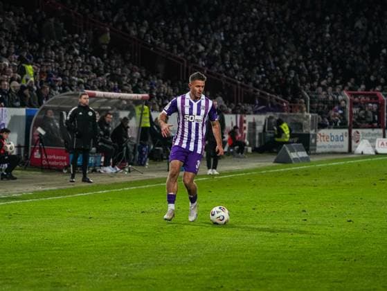 Patrick Kammerbauer VfL Osnabrueck, 31 on the ball VfL Osnabrueck vs FC Ingolstadt, Football, 3 Liga, Matchday 15, Season 2025 2026, 22 11 2025 DFB REGULATIONS PROHIBIT ANY USE OF PHOTOGRAPHS AS IMAGE SEQUENCES AND OR QUASI VIDEO, VfL Osnabrueck vs FC Ingolstadt, Football, 3 Liga, Matchday 15, Season 2025 2026, 22 11 2025 Osnabrueck Copyright: xEibner-Pressefoto DamianxKruczynx EP_DKI