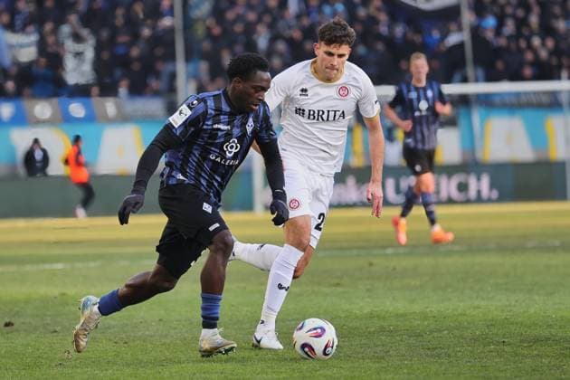 v li in duel,Kennedy Onyedika Okpala SV Waldhof Mannheim, 32 , Jakob Lewald SV Waldhof Mannheim II, 26 GER, SV Waldhof Mannheim vs SV Wehen Wiesbaden, Football, 3 Liga, Matchday 15, Season 2025 2026, 22 11 2025 DFL DFB REGULATIONS PROHIBIT ANY USE OF PHOTOGRAPHS as IMAGE SEQUENCES and or QUASI VIDEO GER,SV Waldhof Mannheim vs SV Wehen Wiesbaden, Football, 3 Liga, Matchday 15, Season 2025 2026, 22 11 2025 Mannheim Copyright: xEibner-Pressefoto JoergxHirschx EP_JHH