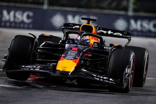 F1 - LAS VEGAS GRAND PRIX 2025 01 VERSTAPPEN Max (nld), Red Bull Racing RB21, action during the 2025 Formula 1 Las Vegas Grand Prix, 22th round of the 2025 FIA Formula One World Championship, WM, Weltmeisterschaft from November 21 to 23, 2025 on the Las Vegas Strip Circuit, in Paradise, Nevada, United States of America - ParadiseUnited States  Copyright: xXavixBonillax