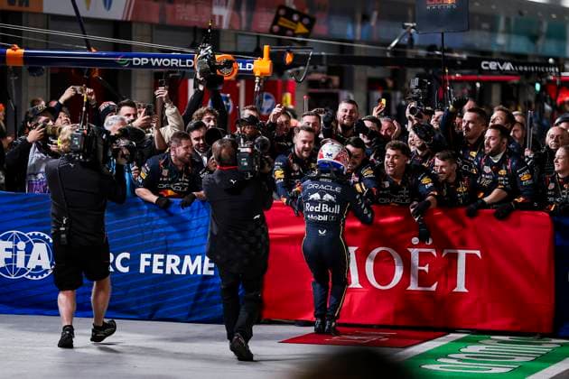 F1 - LAS VEGAS GRAND PRIX 2025 VERSTAPPEN Max (ned), Red Bull Racing RB21, portrait celebrating his win during the 2025 Formula 1 Las Vegas Grand Prix, 22th round of the 2025 FIA Formula One World Championship, WM, Weltmeisterschaft from November 21 to 23, 2025 on the Las Vegas Strip Circuit, in Paradise, Nevada, United States of America - ParadiseUnited States  Copyright: xEricxAlonsox