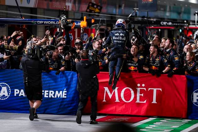 F1 - LAS VEGAS GRAND PRIX 2025 VERSTAPPEN Max (ned), Red Bull Racing RB21, portrait celebrating his win during the 2025 Formula 1 Las Vegas Grand Prix, 22th round of the 2025 FIA Formula One World Championship, WM, Weltmeisterschaft from November 21 to 23, 2025 on the Las Vegas Strip Circuit, in Paradise, Nevada, United States of America - ParadiseUnited States  Copyright: xEricxAlonsox