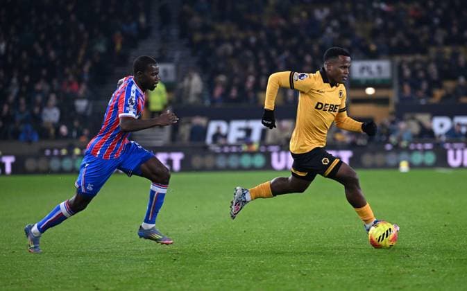 Jhon Arias of Wolverhampton Wanderers Wolverhampton Wanderers v Crystal Palace, Premier League, Football, Molineux, Wolverhampton, UK - 22 Nov 2025Wolverhampton Molineux United Kingdom EDITORIAL USE ONLY No use with unauthorised audio, video, data, fixture lists, club league logos or live services. Online in-match use limited to 120 images, no video emulation. No use in betting, games or single club league player publications.  Copyright: xAnnaxGowthorpe Shutterstockx 15860649aw