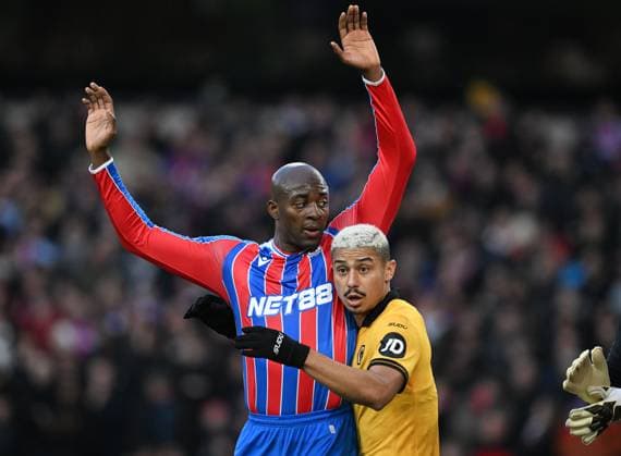 Jean-Philippe Mateta of Crystal Palace and AndrÃ of Wolverhampton Wanderers jostle before a corner kick is taken Wolverhampton Wanderers v Crystal Palace, Premier League, Football, Molineux, Wolverhampton, UK - 22 Nov 2025Wolverhampton Molineux United Kingdom EDITORIAL USE ONLY No use with unauthorised audio, video, data, fixture lists, club league logos or live services. Online in-match use limited to 120 images, no video emulation. No use in betting, games or single club league player publications.  Copyright: xAnnaxGowthorpe Shutterstockx 15860649bz