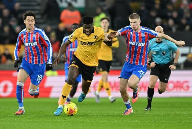 Marshall Munetsi of Wolverhampton Wanderers and Adam Wharton of Crystal Palace Wolverhampton Wanderers v Crystal Palace, Premier League, Football, Molineux, Wolverhampton, UK - 22 Nov 2025Wolverhampton Molineux United Kingdom EDITORIAL USE ONLY No use with unauthorised audio, video, data, fixture lists, club league logos or live services. Online in-match use limited to 120 images, no video emulation. No use in betting, games or single club league player publications.  Copyright: xAnnaxGowthorpe Shutterstockx 15860649cj