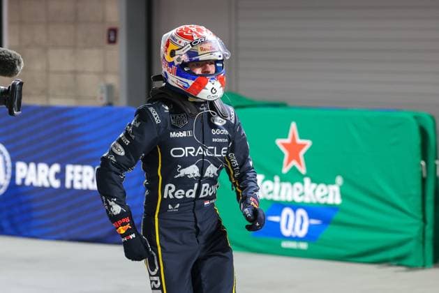Winner, Winner, Max Verstappen Oracle Red Bull Racing 1 sprints to his team, Las Vegas Grand Prix, Motorsport, Men, Formula 1, Race, 22 11 2025 Las Vegas Nevada USA Copyright: xkolbert-press ChristianxKolbertx