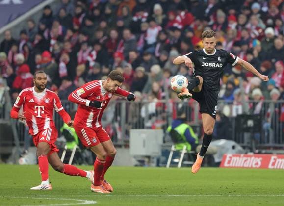 (251123) -- MUNICH, Nov. 23, 2025 -- Leon Goretzka (C) of Bayern Munich vies with Lucas Holer (R) of SC Freiburg during the German first division Bundesliga football match between Bayern Munich and SC Freiburg in Munich, Germany, Nov. 22, 2025. (Photo by Xinhua) (SP)GERMANY-MUNICH-FOOTBALL-BUNDESLIGA-BAYERN MUNICH VS FREIBURG PhilippexRuiz 