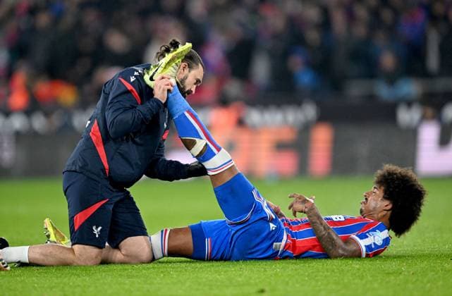 Chris Richards of Crystal Palace receives treatment Wolverhampton Wanderers v Crystal Palace, Premier League, Football, Molineux, Wolverhampton, UK - 22 Nov 2025Wolverhampton Molineux United Kingdom EDITORIAL USE ONLY No use with unauthorised audio, video, data, fixture lists, club league logos or live services. Online in-match use limited to 120 images, no video emulation. No use in betting, games or single club league player publications.  Copyright: xAnnaxGowthorpe Shutterstockx 15860649cy