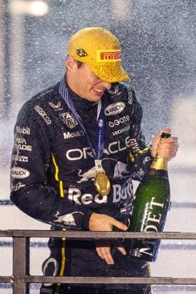 November 22, 2025: Oracle Red Bull Racing, Honda RBPT driver Max Verstappen (1) celebrates with Moet after winning the Formula One Heineken Las Vegas Grand Prix 2025 on the Las Vegas Street Circuit in Las Vegas, NV. CSM. Las Vegas United States of America - ZUMAc04_ 20251122_zma_c04_511 Copyright: xChristopherxTrimx
