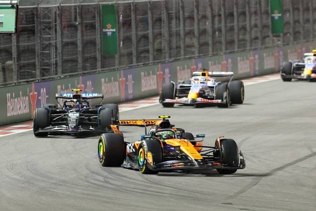Lando Norris McLaren Formula 1 Team 4 , Carlos Sainz jr Atlassian Williams Racing 55 , Las Vegas Grand Prix, Motorsport, Men, Formula 1, Race, 22 11 2025 Las Vegas Nevada USA Copyright: xkolbert-press ChristianxKolbertx