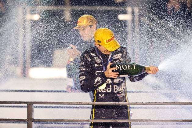 November 22, 2025: Oracle Red Bull Racing, Honda RBPT driver Max Verstappen (1) celebrates with Moet after winning the Formula One Heineken Las Vegas Grand Prix 2025 on the Las Vegas Street Circuit in Las Vegas, NV. CSM. Las Vegas United States of America - ZUMAc04_ 20251122_zma_c04_519 Copyright: xChristopherxTrimx