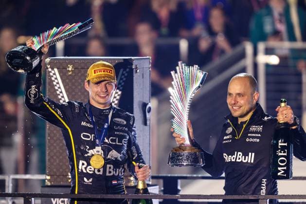 November 22, 2025: Oracle Red Bull Racing, Honda RBPT driver Max Verstappen (1) holds the championship trophy after winning the Formula One Heineken Las Vegas Grand Prix 2025 on the Las Vegas Street Circuit in Las Vegas, NV. CSM. Las Vegas United States of America - ZUMAc04_ 20251122_zma_c04_523 Copyright: xChristopherxTrimx
