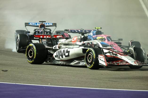 November 22, 2025: MoneyGram Haas F1 Team, Ferrari driver Oliver Bearman (87) is involved in a collision in turn one during the Formula One Heineken Las Vegas Grand Prix 2025 on the Las Vegas Street Circuit in Las Vegas, NV. CSM. Las Vegas United States of America - ZUMAc04_ 20251122_zma_c04_543 Copyright: xChristopherxTrimx
