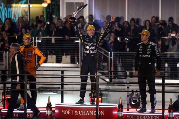 Formula1; Round22; Las Vegas Grand Prix; USA Lando Norris (GBR), Max Verstappen (NED) - Oracle Red Bull Racing - RB21, George Russell - Mercedes-AMG Petronas F1 Team F1 W16, during Formula1 Heineken Las Vegas Grand Prix on november 22., 2025 in Las Vegas Strip Circuit, United States Of America Zsombor Toth Las Vegas Las Vegas Strip Circuit Nevada United States Of America