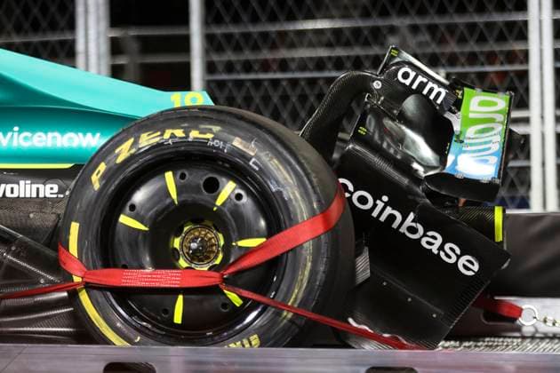 Formula1; Round22; Las Vegas Grand Prix; USA Lance Stroll s (CAN) - Aston Martin Aramco F1 Team - AMR25 - damaged car during Formula1 Heineken Las Vegas Grand Prix on november 22., 2025 in Las Vegas Strip Circuit, United States Of America Zsombor Toth Las Vegas Las Vegas Strip Circuit Nevada United States Of America