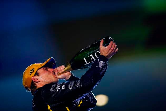 F1 - LAS VEGAS GRAND PRIX 2025 VERSTAPPEN Max (ned), Red Bull Racing RB21, portrait celebrating his win on the podium on the podium, Moët during the 2025 Formula 1 Las Vegas Grand Prix, 22th round of the 2025 FIA Formula One World Championship, WM, Weltmeisterschaft from November 21 to 23, 2025 on the Las Vegas Strip Circuit, in Paradise, Nevada, United States of America - ParadiseUnited States Copyright: xJoaoxFilipex