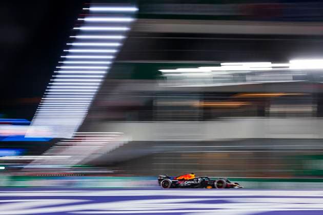 F1 - LAS VEGAS GRAND PRIX 2025 01 VERSTAPPEN Max (nld), Red Bull Racing RB21, action during the 2025 Formula 1 Las Vegas Grand Prix, 22th round of the 2025 FIA Formula One World Championship, WM, Weltmeisterschaft from November 21 to 23, 2025 on the Las Vegas Strip Circuit, in Paradise, Nevada, United States of America - ParadiseUnited States  Copyright: xJoaoxFilipex