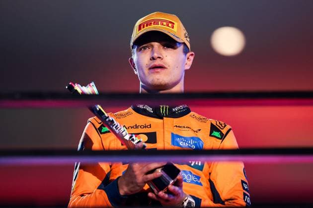 F1 - LAS VEGAS GRAND PRIX 2025 NORRIS Lando (gbr), McLaren F1 Team MCL39, portrait podium celebration during the 2025 Formula 1 Las Vegas Grand Prix, 22th round of the 2025 FIA Formula One World Championship, WM, Weltmeisterschaft from November 21 to 23, 2025 on the Las Vegas Strip Circuit, in Paradise, Nevada, United States of America - ParadiseUnited States  Copyright: xEricxAlonsox