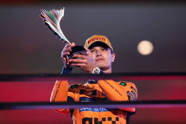 F1 - LAS VEGAS GRAND PRIX 2025 NORRIS Lando (gbr), McLaren F1 Team MCL39, portrait podium celebration during the 2025 Formula 1 Las Vegas Grand Prix, 22th round of the 2025 FIA Formula One World Championship, WM, Weltmeisterschaft from November 21 to 23, 2025 on the Las Vegas Strip Circuit, in Paradise, Nevada, United States of America - ParadiseUnited States  Copyright: xEricxAlonsox
