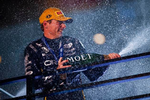 F1 - LAS VEGAS GRAND PRIX 2025 VERSTAPPEN Max (ned), Red Bull Racing RB21, portrait celebrating his win on the podium, Moët during the 2025 Formula 1 Las Vegas Grand Prix, 22th round of the 2025 FIA Formula One World Championship, WM, Weltmeisterschaft from November 21 to 23, 2025 on the Las Vegas Strip Circuit, in Paradise, Nevada, United States of America - ParadiseUnited States Copyright: xJoaoxFilipex