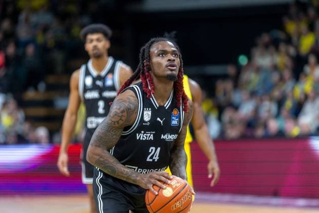 Oldenburg, Lower Saxony, DEU, 22 11 2025, Cobe Williams BMA365 Bamberg Baskets EWE Baskets Oldenburg vs BMA365 Bamberg Baskets 1 Basketball Bundesliga Season 2025 2026, Matchday 8, Grosse EWE Arena EWE Baskets Oldenburg vs BMA365 Bamberg Baskets www.andreas-burmann.de