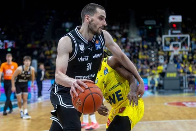 Oldenburg, Lower Saxony, DEU, 22 11 2025, Daniel Keppeler BMA365 Bamberg Baskets EWE Baskets Oldenburg vs BMA365 Bamberg Baskets 1 Basketball Bundesliga Season 2025 2026, Matchday 8, Grosse EWE Arena EWE Baskets Oldenburg vs BMA365 Bamberg Baskets www.andreas-burmann.de
