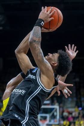 Oldenburg, Lower Saxony, DEU, 22 11 2025, Ibi Watson BMA365 Bamberg Baskets EWE Baskets Oldenburg vs BMA365 Bamberg Baskets 1 Basketball Bundesliga Season 2025 2026, Matchday 8, Grosse EWE Arena EWE Baskets Oldenburg vs BMA365 Bamberg Baskets www.andreas-burmann.de