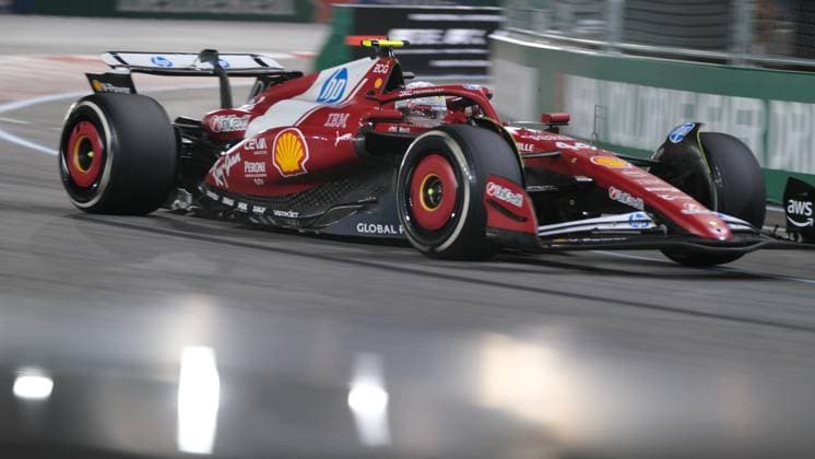 November 22, 2025, Las Vegas, Nv, USA: Nov 22, 2025: Lewis Hamilton 44 during the 2025 Las Vegas Grand Prix Formula 1 race in Las Vegas, NV. Jason Pohuski BMR Las Vegas USA - ZUMAb241 20251122_zsa_b241_040 Copyright: xJasonxPohuskix xBmrxMediax