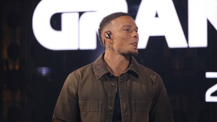 November 22, 2025, Las Vegas, Nv, USA: Nov 22, 2025: Kane Brown during the 2025 Las Vegas Grand Prix Formula 1 race in Las Vegas, NV. Jason Pohuski BMR Las Vegas USA - ZUMAb241 20251122_zsa_b241_122 Copyright: xJasonxPohuskix xBmrxMediax