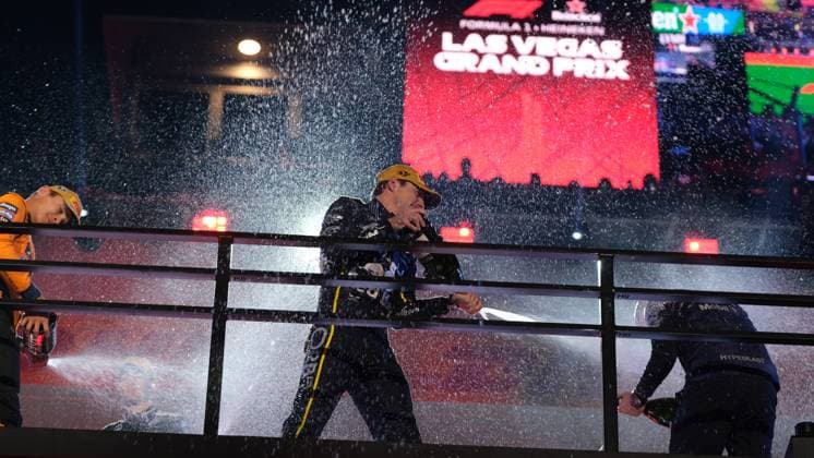 November 22, 2025, Las Vegas, Nv, USA: Nov 22, 2025: Max Verstappen 1 during the 2025 Las Vegas Grand Prix Formula 1 race in Las Vegas, NV. Jason Pohuski BMR Las Vegas USA - ZUMAb241 20251122_zsa_b241_133 Copyright: xJasonxPohuskix xBmrxMediax