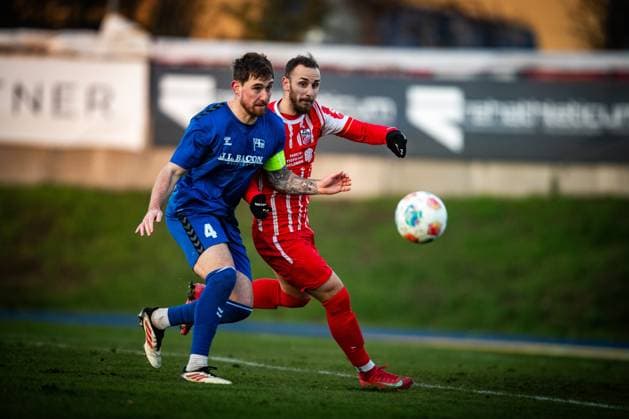 Berlin , 221125 , Soccer Regionalliga Nordost FC Hertha 03 Zehlendorf FC Rot Weiß Erfurt in the picture Ömer Uzun Erfurt vs Jake Robert Wilton Zehlendorf