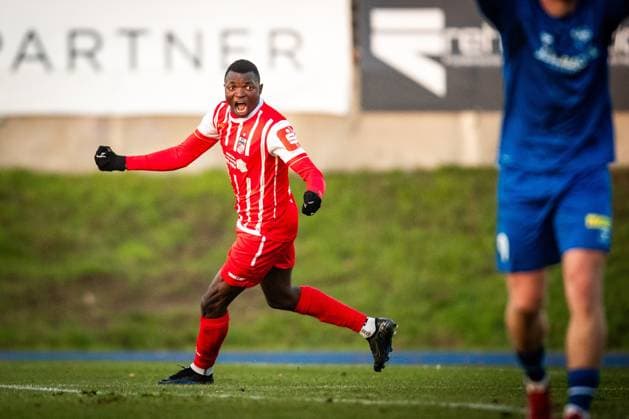 Berlin , 221125 , Soccer Regionalliga Nordost FC Hertha 03 Zehlendorf FC Rot Weiß Erfurt in picture Obed Ugondu Erfurt celebrates the goal for 1 1