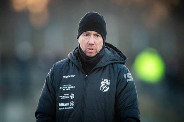 Berlin , 221125 , Soccer Regionalliga Nordost FC Hertha 03 Zehlendorf FC Rot Weiß Erfurt in the picture Coach Fabian Gerber Erfurt