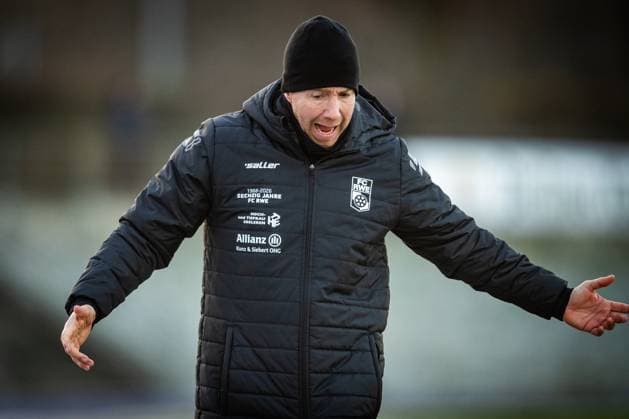 Berlin , 221125 , Soccer Regionalliga Nordost FC Hertha 03 Zehlendorf FC Rot Weiß Erfurt in the picture Coach Fabian Gerber Erfurt