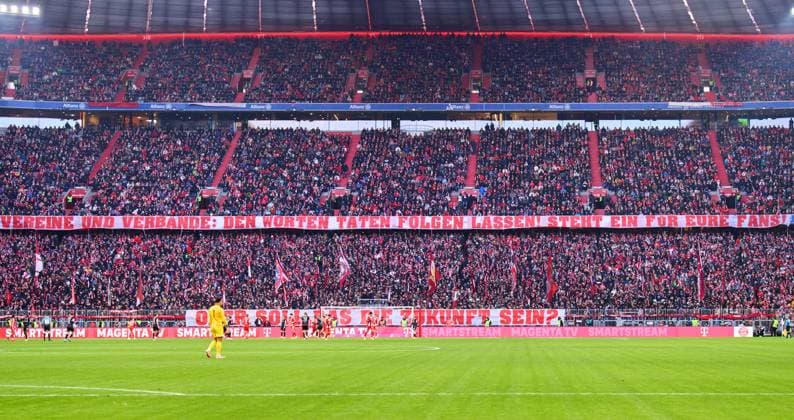 FOTO(M) DIGITAL PANORAMIC FCB fans with choreo against politician decisions in the match FC BAYERN MÜNCHEN - SC FREIBURG 6-2 on November 22, 2025 at Allianz Arena München, Germany. Season 2026 2026, 1.Bundesliga, FCB, matchday 11,