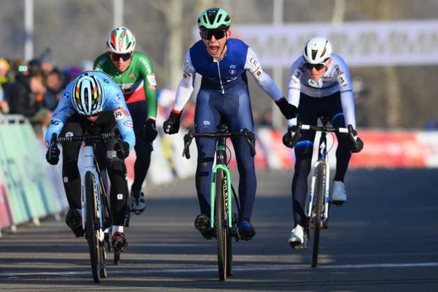 French Soren Bruyere Journard (C) celebrates as he wins, before Belgian Jari Van Lee (L) the sprint at the finish of the men junior race at the World Cup cyclocross cycling event in Tabor, Czech Republic, stage 1 (out of 12) of the UCI World Cup cyclocross competition, Sunday 23 November 2025. DAVIDxPINTENS  x143588252x